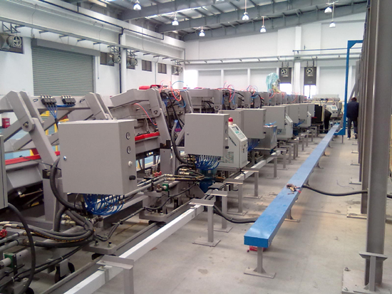 不一樣的冷水機(jī)組都有哪些特性？風(fēng)冷式型工業(yè)生產(chǎn)冷水機(jī)的作用特性及應(yīng)用領(lǐng)域